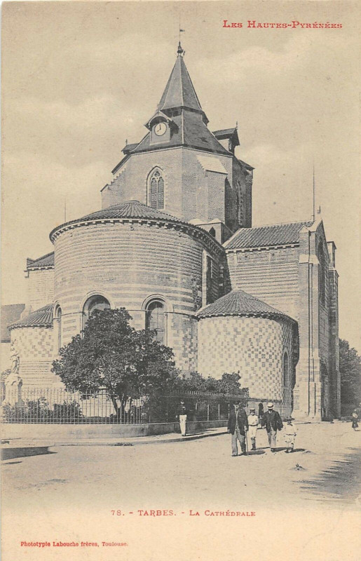 Carte postale ancienne Tarbes La Cathedrale à Tarbes