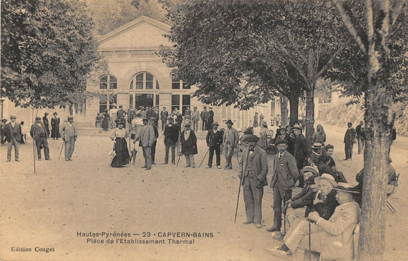 Carte postale ancienne Capvern Place De L'Etablissement Thermal à Capvern