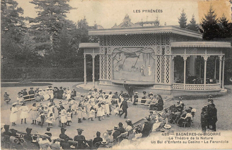 Carte postale ancienne Bagneres De Bigorre Theatre De La Nature Bal D'Enfants