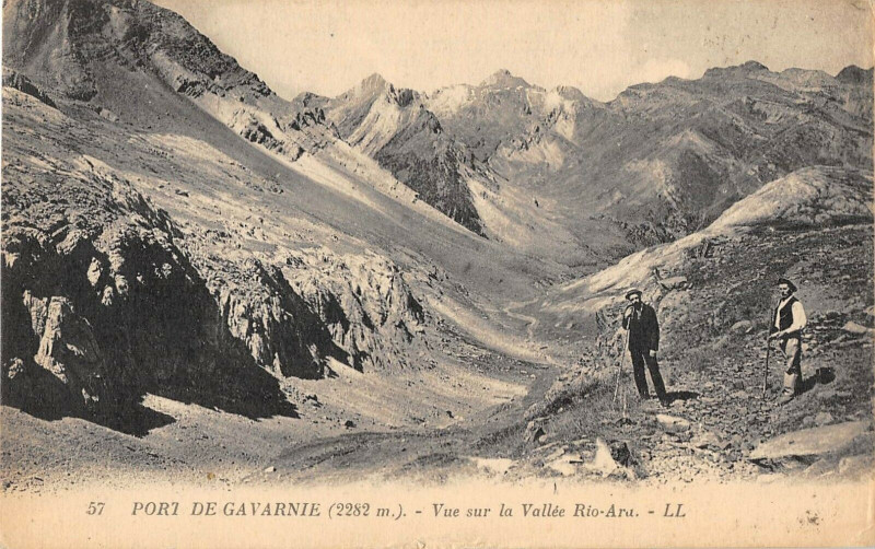 Carte postale ancienne Port De Gavarnie Vue Sur La Vallee Rio Ara