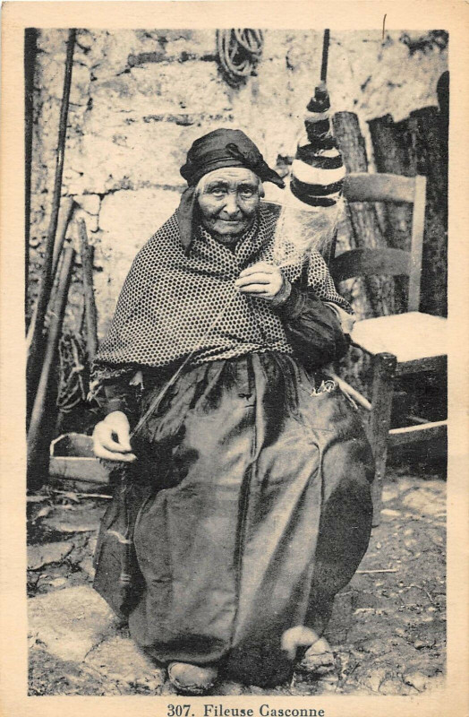 Carte postale ancienne Fileuse Gasconne