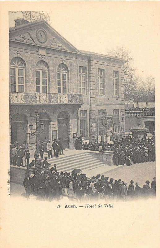 Carte postale ancienne Auch Hotel De Ville à Auch