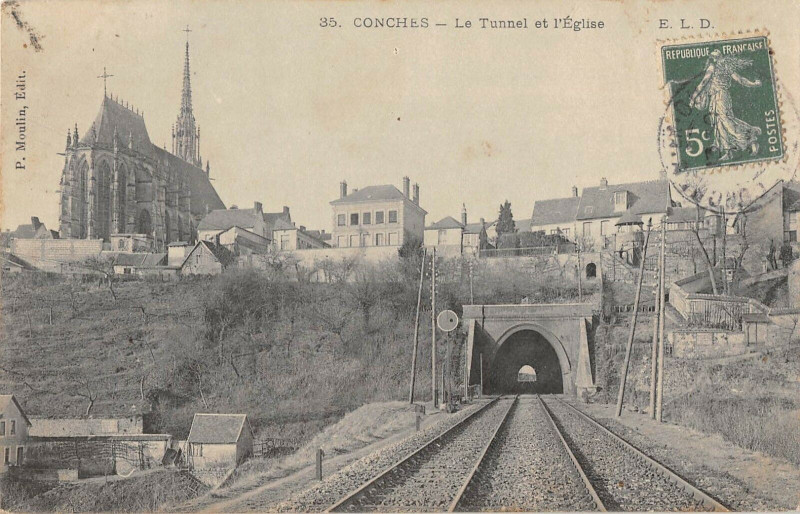 Carte postale ancienne Conches Le Tunnel Et Eglise