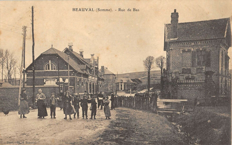Carte postale ancienne Beauval Rue De Bas à Beauval