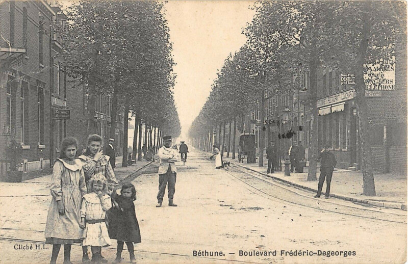 Carte postale ancienne Bethune Boulevard Frederic Degeorges à Béthune