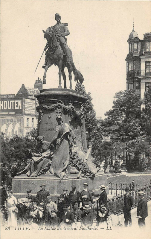 Carte postale ancienne Lille La Statue Du General Faidherbe à Lille