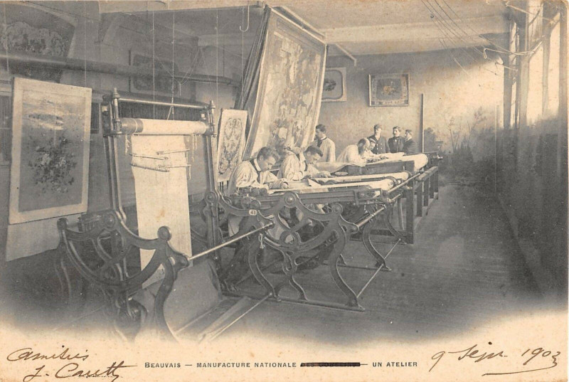 Carte postale ancienne Beauvais Manufacture Nationale Un Atelier (dos non divisé) à Beauvais