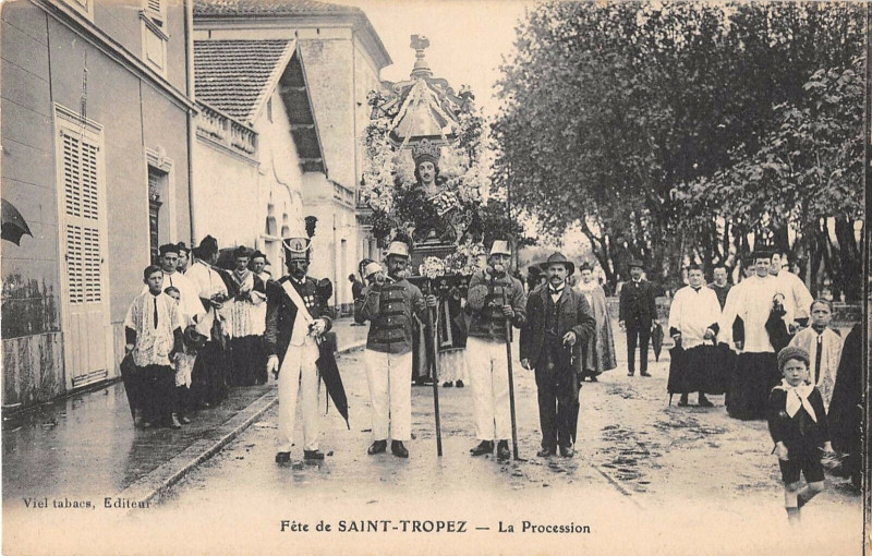 Carte postale ancienne Fete De Saint Tropez La Procession à Saint-Tropez
