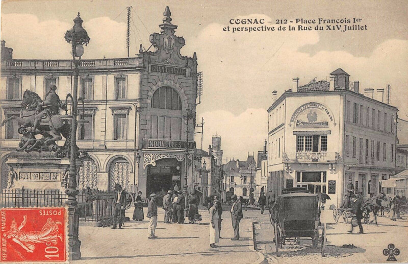 Carte postale ancienne Cognac Place Francois 1ER Et Prespective De La Rue Du Xiv Juillet à Cognac