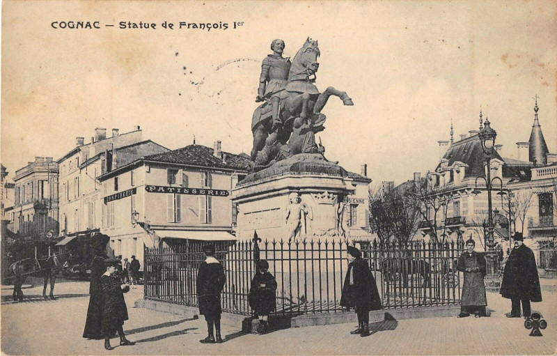 Carte postale ancienne Cognac Statue De Francois 1ER (cliché pas courant à Cognac