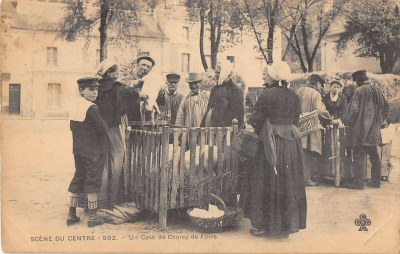 Carte postale ancienne Scene Du Centre Un Coin De Champ De Foire (dos non divisé)