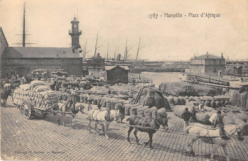 Carte postale ancienne Marseille Place D'Afrique à Marseille