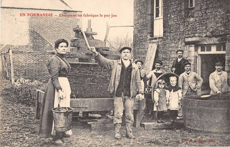 Carte postale ancienne En Normandie Comment On Fabrique Le Pur Jus