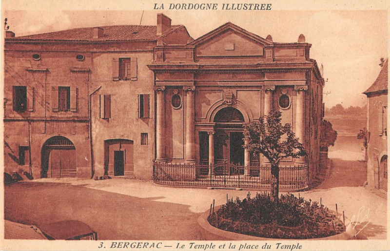 Carte postale ancienne Bergerac Le Temple Et La Place Du Temple à Bergerac
