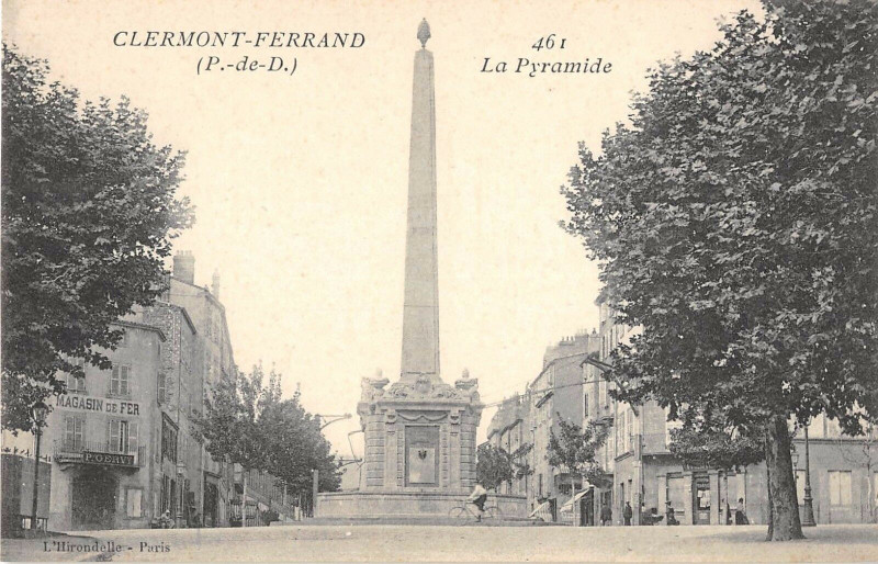 Carte postale ancienne Clermont Ferrand La Pyramide à Clermont-Ferrand