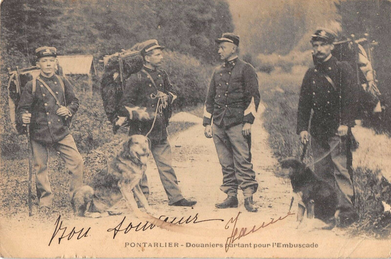 Carte postale ancienne Pontarlier Douaniers Partant Pour L'Embuscade à Pontarlier