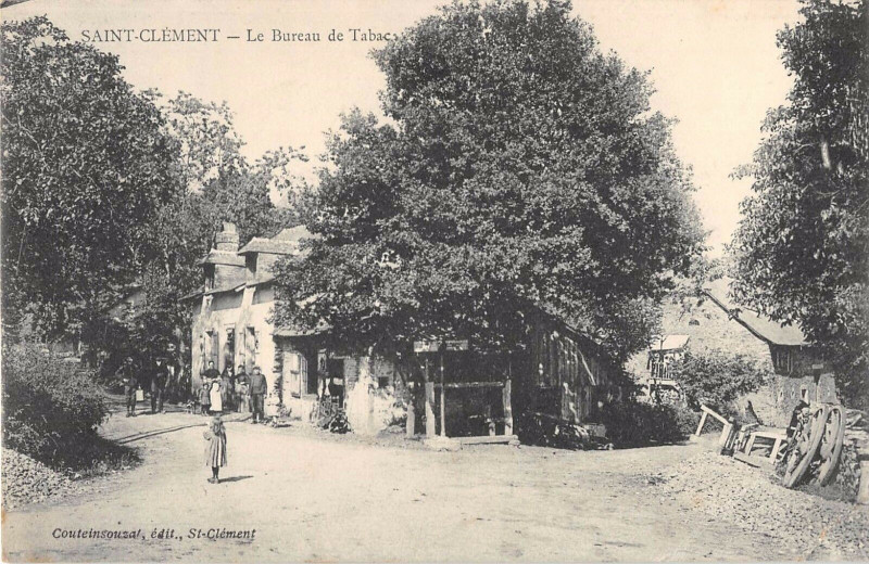 Carte postale ancienne Saint Clement Le Bureau De Tabac (cpa pas courante