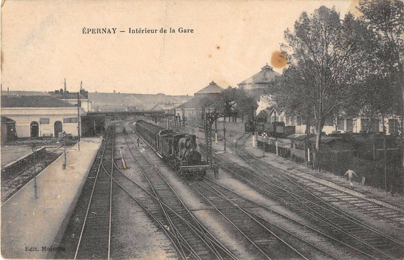 Carte postale ancienne Epernay Interieur De La Gare (Train à Épernay