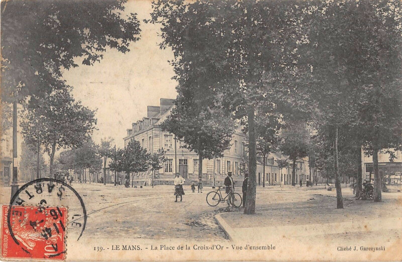 Carte postale ancienne Le Mans La Place De La Croix D'Or Vue D'Ensemble au Mans