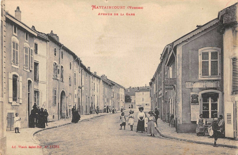 Carte postale ancienne Mattaincourt Avenue De La Gare à Mattaincourt