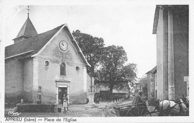 Carte postale ancienne Apprieu Place De L'Eglise à Apprieu