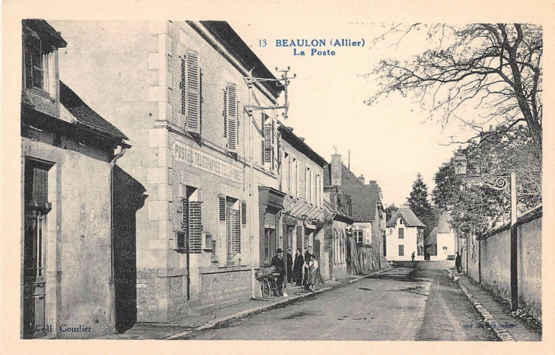 Carte postale ancienne Beaulon La Poste à Beaulon