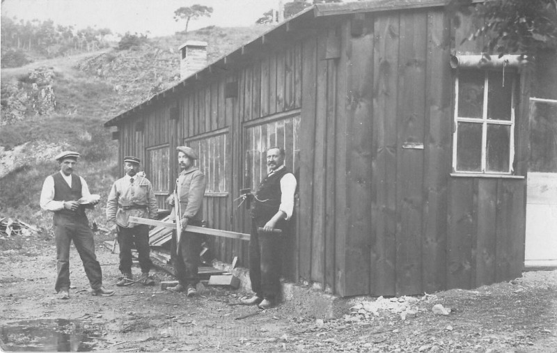 Carte postale ancienne Carte Photo Situee Au Devant A Chamonix  Photo Girard (travailleurs bois