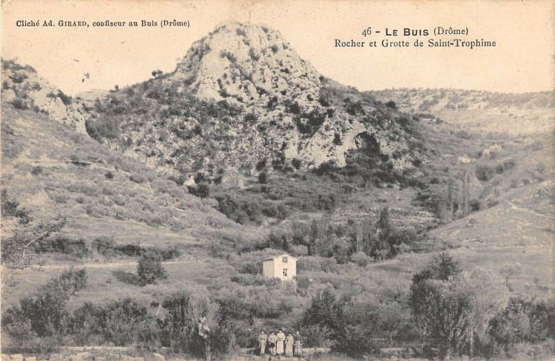 Carte postale ancienne Le Buis Rocher Et Grotte DeSaint-Trophime