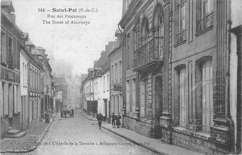 Carte postale ancienne Saint Pol Rue Des Procureurs