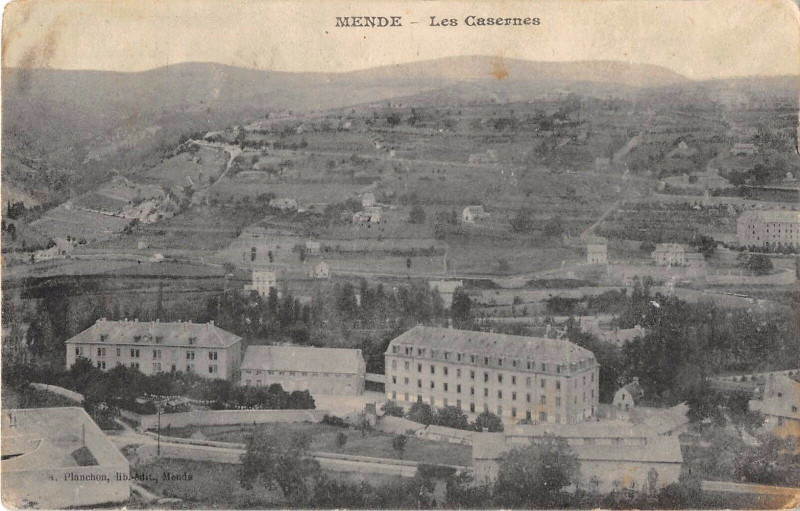 Carte postale ancienne Mende Les Casernes à Mende