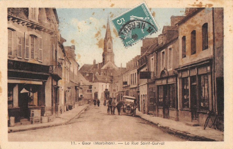 Carte postale ancienne Guer La Rue Saint-Gurval à Guer