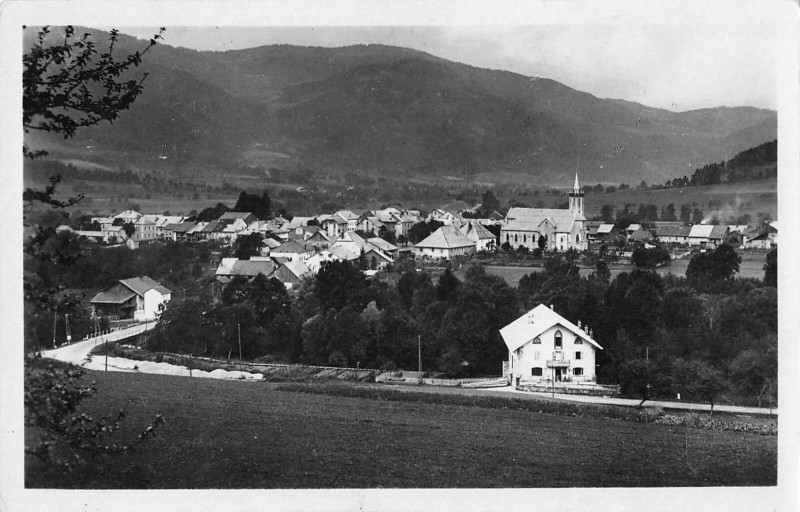 Carte postale ancienne Boege Vue Generale Et Les Voirons à Boëge