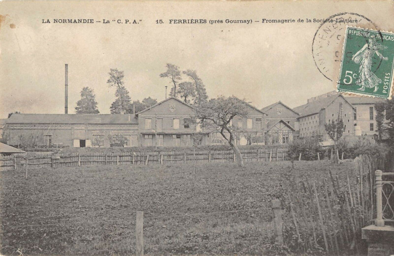 Carte postale ancienne Ferrieres Pres Gournay Fromagerie De La Societe Laitiere