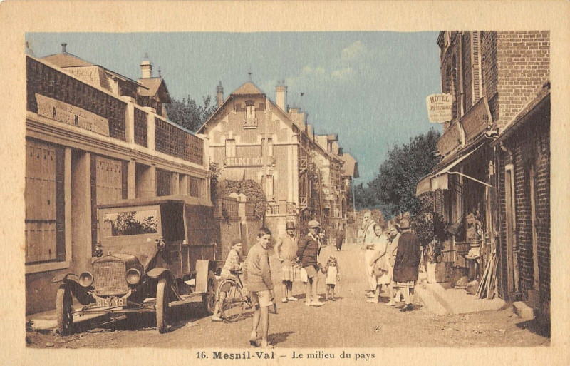 Carte postale ancienne Mesnil Val Le Milieu Du Pays à Eu
