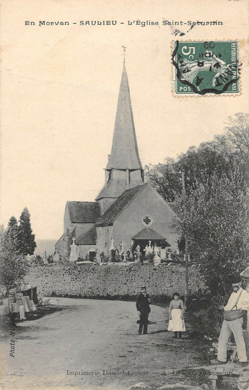 Carte postale ancienne Saulieu L'Eglise St Saturnin à Saulieu