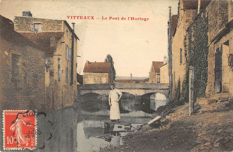 Carte postale ancienne Vitteaux Le Pont De L'Horloge à Vitteaux