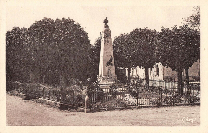 Carte postale ancienne Til Chatel Le Monument Aux Morts