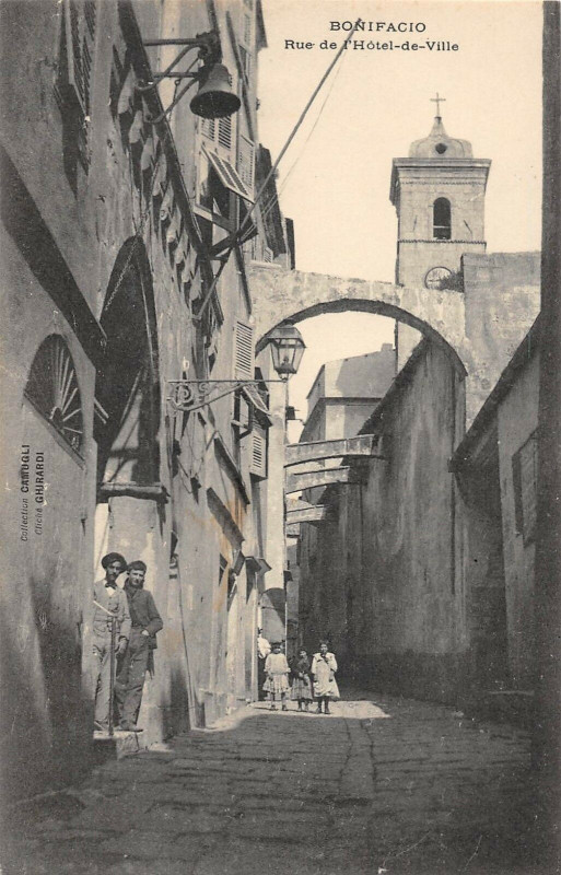 Carte postale ancienne 20 Bonifacio Rue De L'Hotel De Ville à Bonifacio