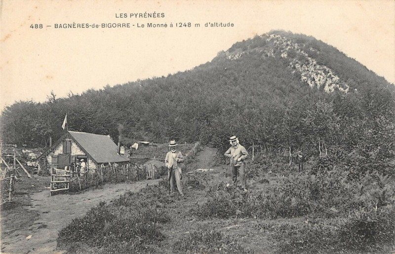 Carte postale ancienne Bagneres De Bigorre Le Monne
