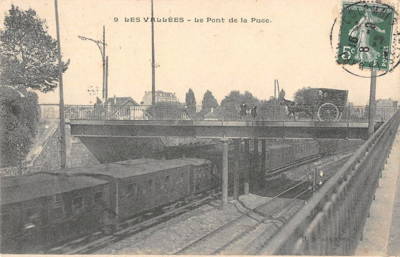 Carte postale ancienne Les Vallees Le Pont De La Puce (Train