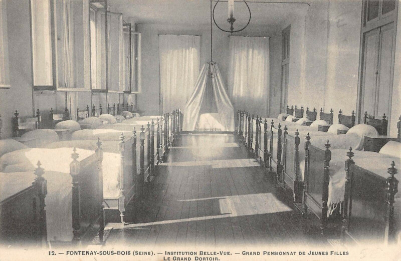 Carte postale ancienne Fontenay Sous Bois Institution Belle Vue Grand Dortoir à Fontenay-sous-Bois