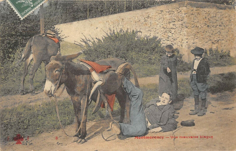 Carte postale ancienne Montmorency Une Mauvaise Blague à Montmorency