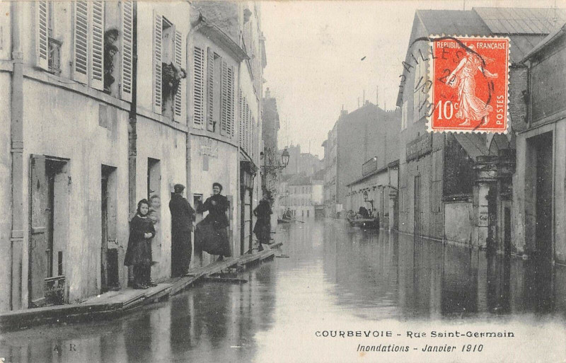 Carte postale ancienne Courbevoie Inondations Rue Saint Germain à Courbevoie