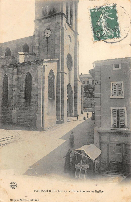 Carte postale ancienne Panissieres Place Carnot Et Eglise à Panissières