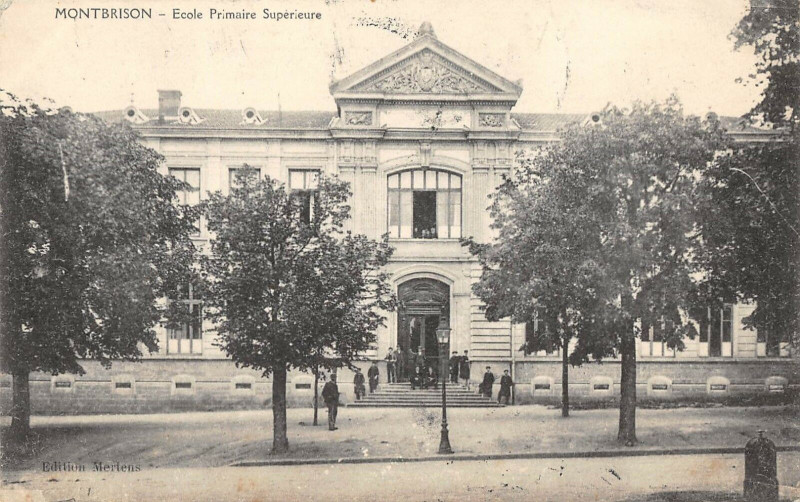 Carte postale ancienne Montbrison Ecole Primaire Superieure à Montbrison
