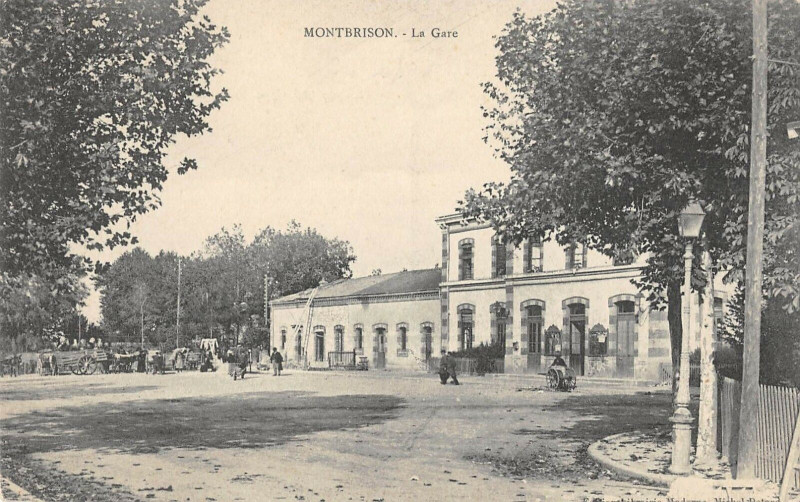 Carte postale ancienne Montbrison La Gare à Montbrison
