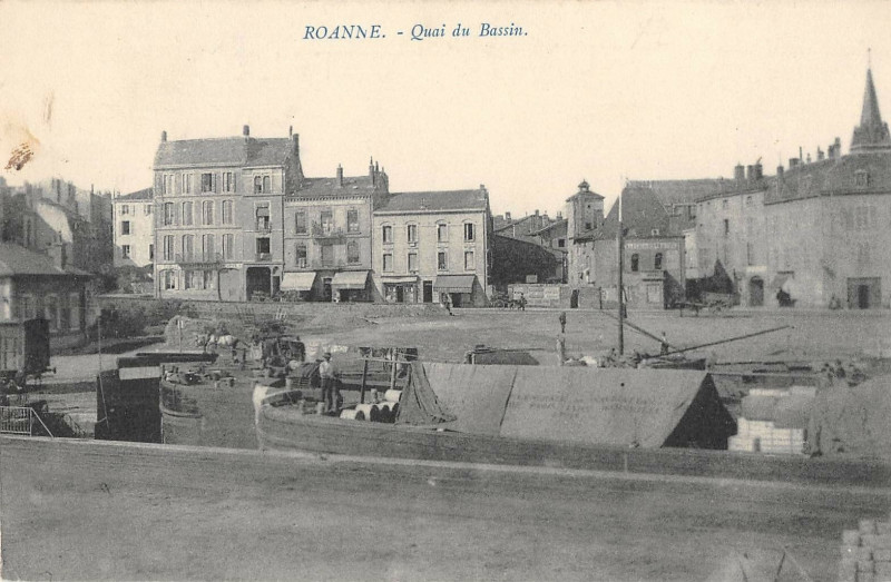 Carte postale ancienne Roanne Quai Du Bassin à Roanne