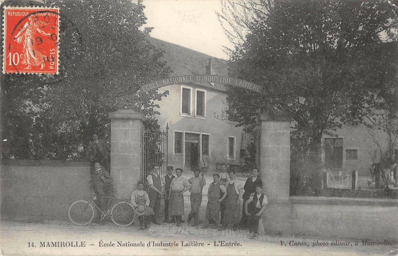 Carte postale ancienne Mamirolle Ecole Nationale D'Industrie Laitiere L'Entree à Mamirolle