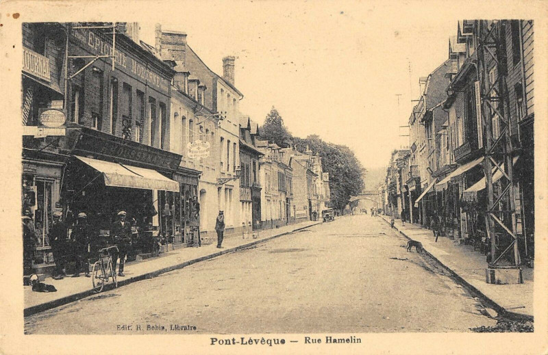 Carte postale ancienne Pont Leveque Rue Hamelin