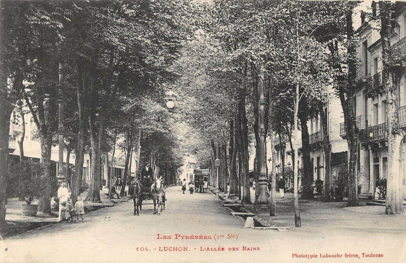 Carte postale ancienne Luchon L'Allee Des Bains